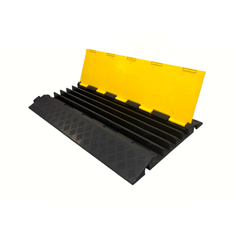 Gumová základna s vysokou nosností Pvc Flip Cover 5kanálový chránič kabelu pro velké zatížení