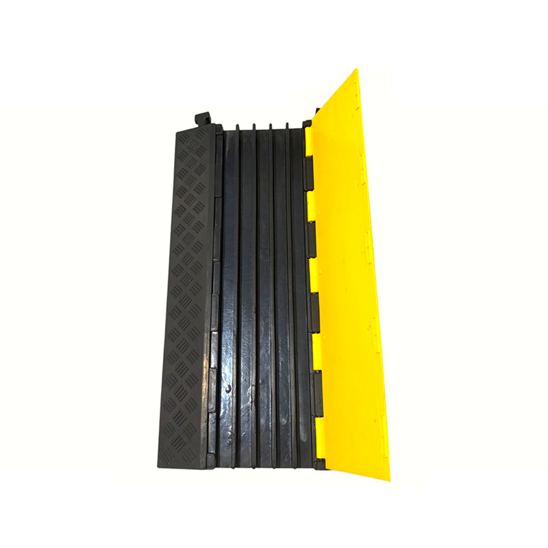 Gumová základna s vysokou nosností Pvc Flip Cover 5kanálový chránič kabelu pro velké zatížení