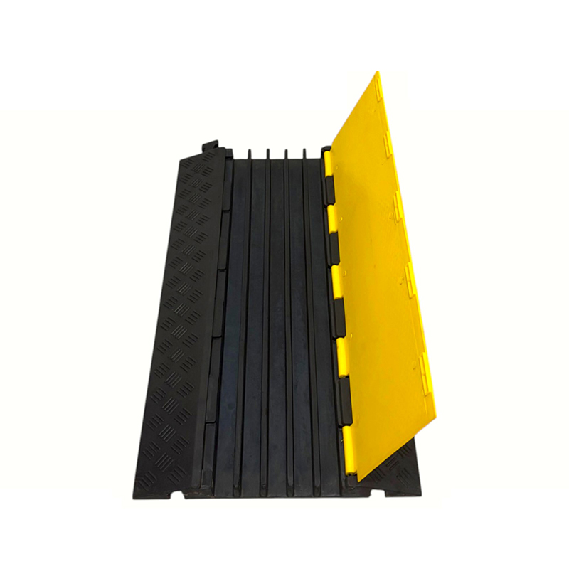 Gumová základna s vysokou nosností Pvc Flip Cover 5kanálový chránič kabelu pro velké zatížení