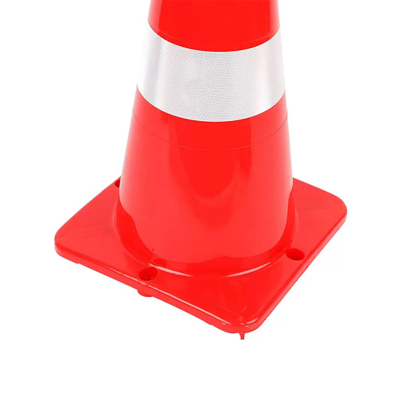 Plastový dopravní kužel z LDPE se širokým tělem a reflexními límci